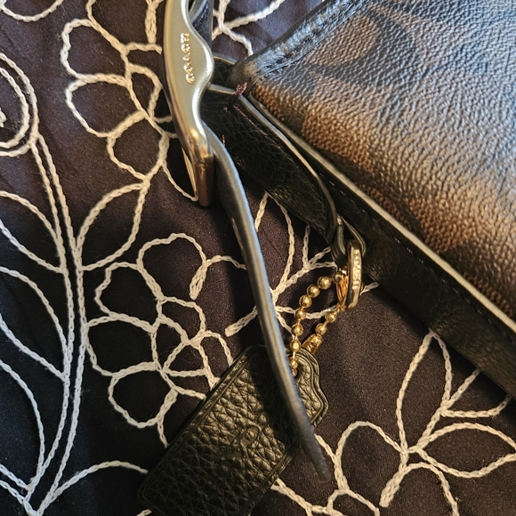 Coach Brown and Black Shoulder Val Duffle Bag - Picture 4 of 6